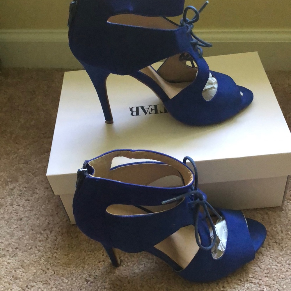Heels - Picture 3 of 3